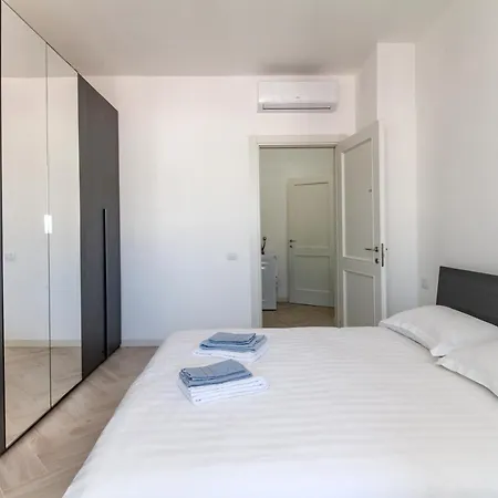 Apartment 12° Piano Torre Diamante - 67 *