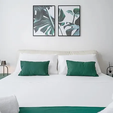 Center-design Attic Penthouse With Private Terrace Milánó