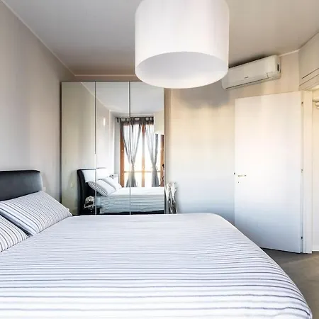 Apartment Black & White Flat In Naviglio/ Porta Genova Mailand