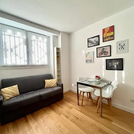 The Small White House In Apartman *