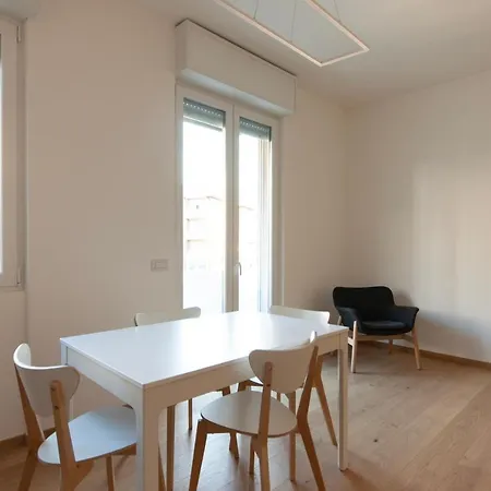 Youhosty - Del Castagno 2 * Milan
