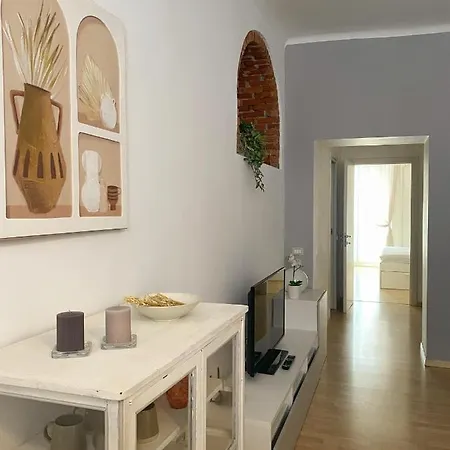 Chic Design Flat In Piero Della Francesca شقة *
