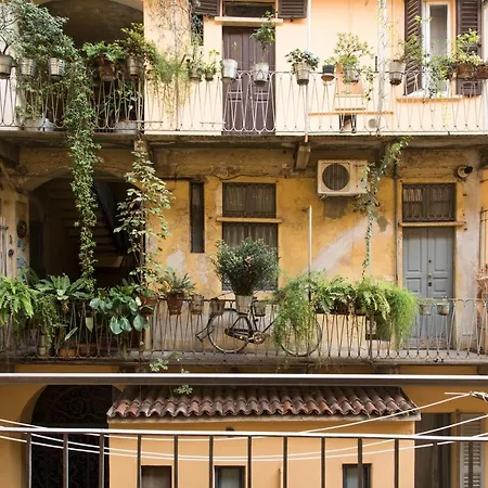 Youhosty - Corso Ticinese 78 *