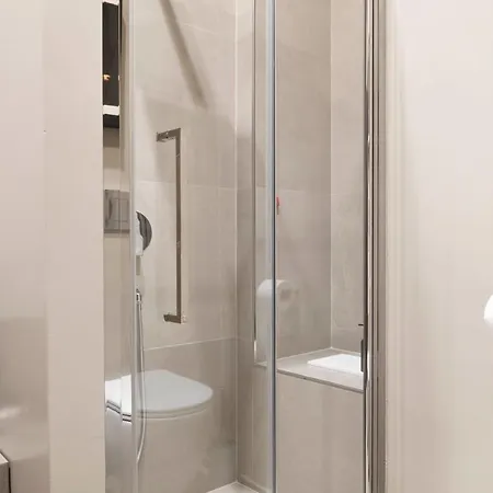 Elegance In Downtown Apartment Milan