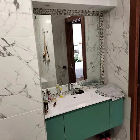 Stanza In Zona Solari In Incantevole