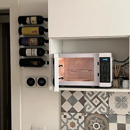 The Small White House In Apartman