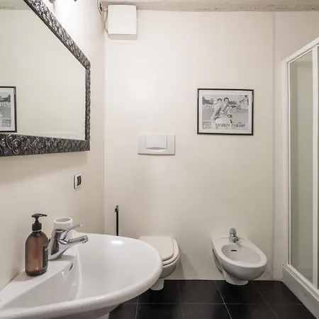 Porta Venezia Cozy R&r Lägenhet *