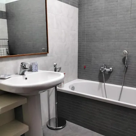 Big Bright Flat In Close To Loreto Square