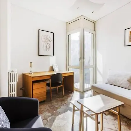 Apartment Porta Romana Comfortable Flat Con Balcone Mailand