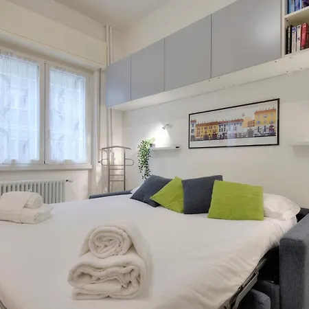 I Host - Cossa 19 * Милан