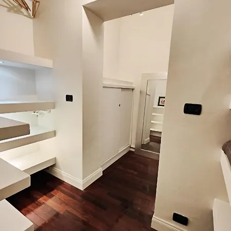 Apartment Designed Pop 2 Bedrooms, 2 Baths In Center - Wifi, Ac, Steps From Subway M1 And M2, Station And Airport Connected Milan