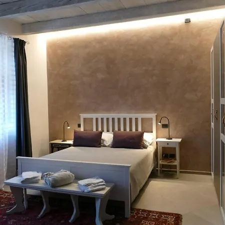 Naviglio Grande In Apartment *