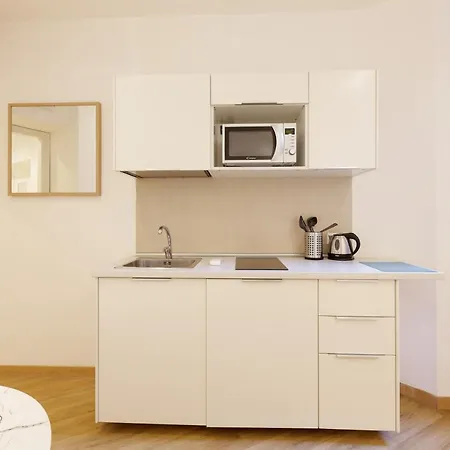 Guesthost - In The Heart Of Milano! *