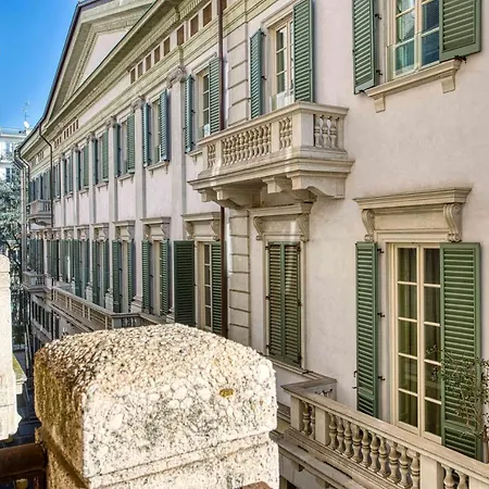 Art Nouveau Gem Via Monte Grappa Apartment