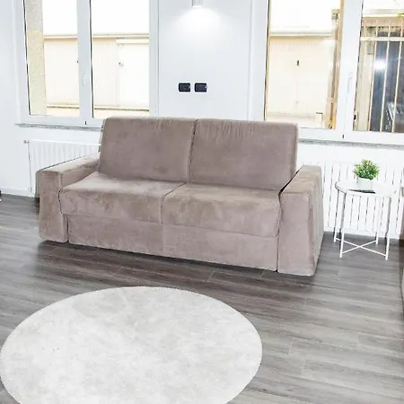 Easy - And Navigli 4* Milán