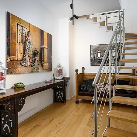 Business & Luxury - Monte16 * Milaan