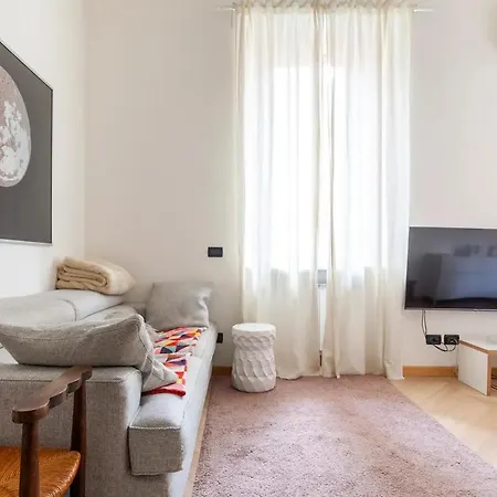 Lovely - Heart Of * Милан