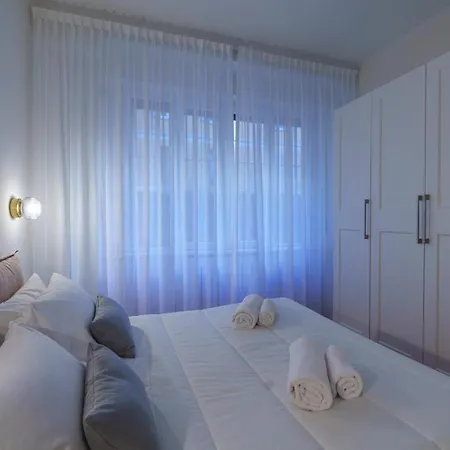 Porta Venezia-trilocale-luxury Con Wifi-neflix Apartmán