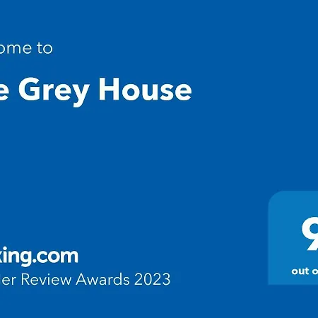 Modern Close To Shopping District