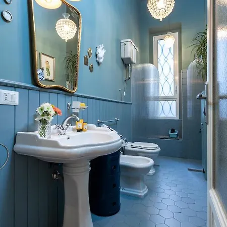 The Boutique - Downtown 2 *