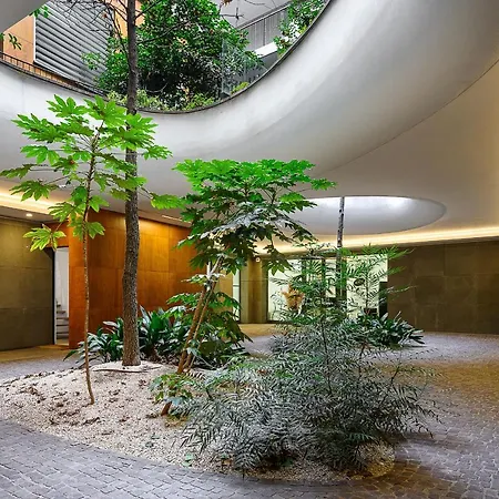 Business & Luxury - Monte16 Milaan