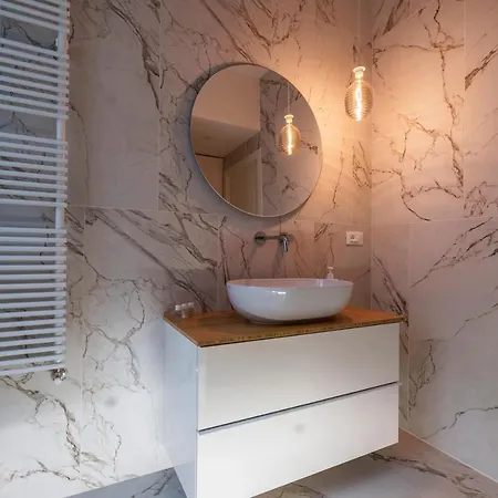 Porta Venezia-trilocale-luxury Con Wifi-neflix Apartmán *