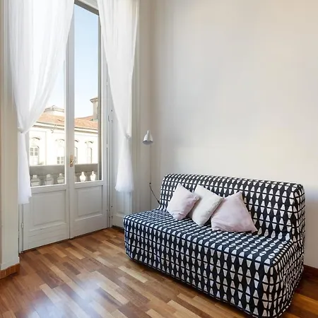 Guesthost - Apts Milano-corso Magenta * Mediolan