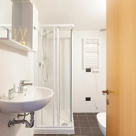 Guesthost - Apts Milano-corso Magenta * Mediolan