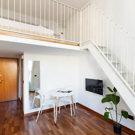 Guesthost - Apts Milano-corso Magenta * Mediolan