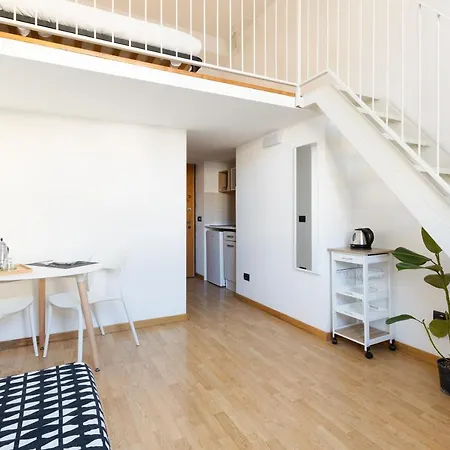 Guesthost - Apts Milano-corso Magenta Mediolan
