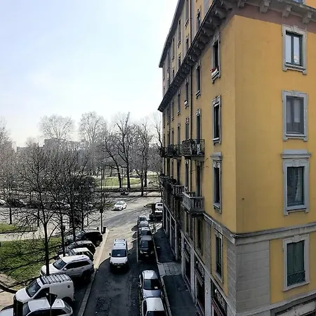 Daire Lovely Flat With Park View Milano