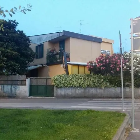 Vicino Allo Stadio Di San Siro E Alla Fiera *