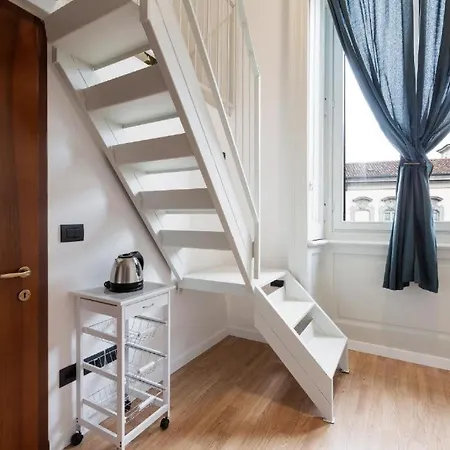 Guesthost - Apts Milano-corso Magenta * Mediolan