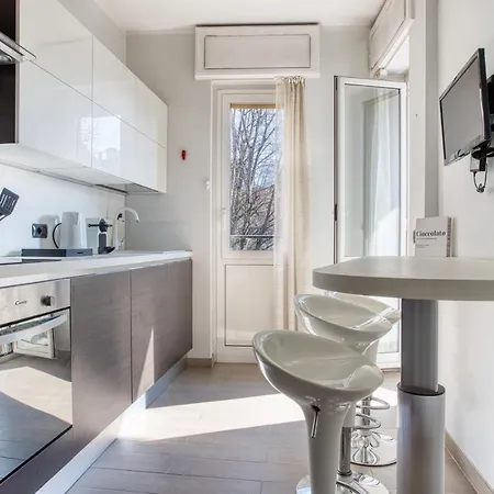 Joivy Delightful Flat With Balcony * Милан