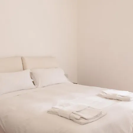 Bnbutler - Casa Lario - Isola District Διαμέρισμα *