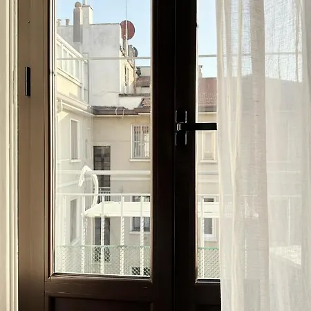 Ampere Apartment *