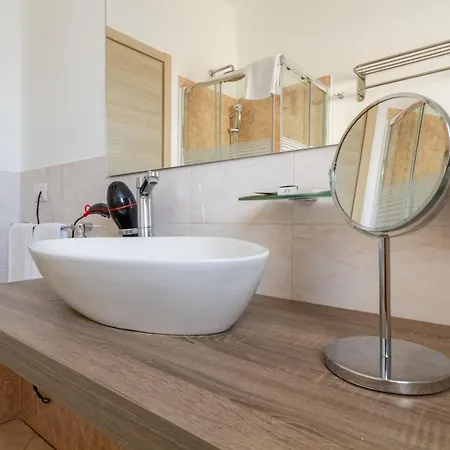 Flowers 3* ميلان