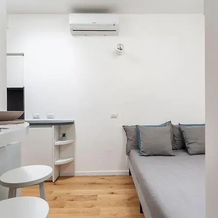 Centre Navigli- * Milánó