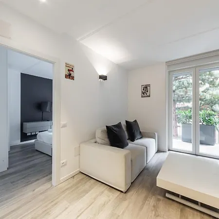 Comfy With Private Parking & Balcony