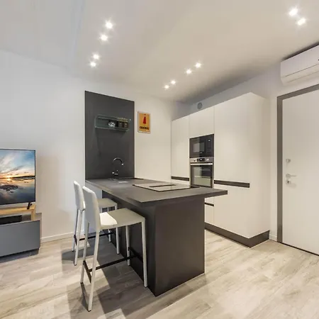 Appartement Comfy With Private Parking & Balcony