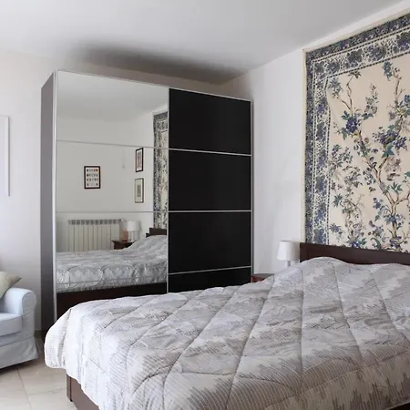 דירה Terrace Close To Metro Station *