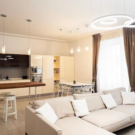 Elegante E Spazioso Quadrilocale In Porta Venezia 밀라노