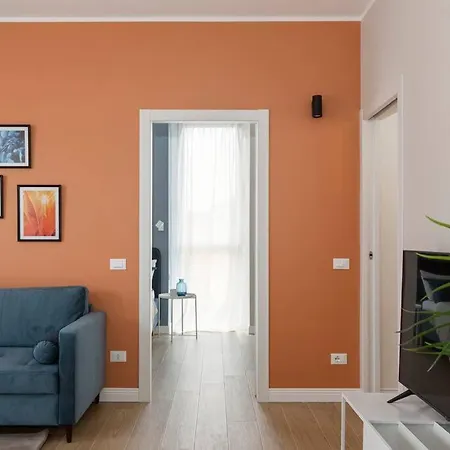 Blue & Orange House Lovely Modern Apartment