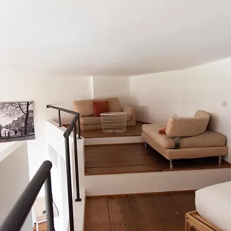 Youhosty - Caviglia 5 * Milan