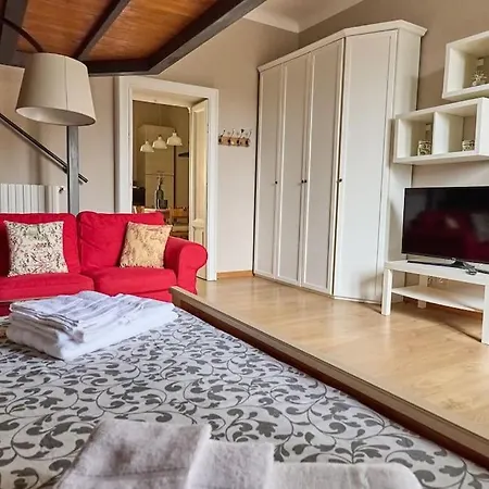 Modern - Near Isola Distric And *