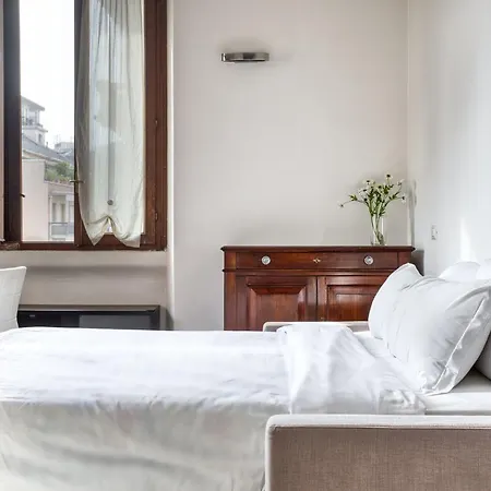 Apartment Joivy Classic Flat With Balcony