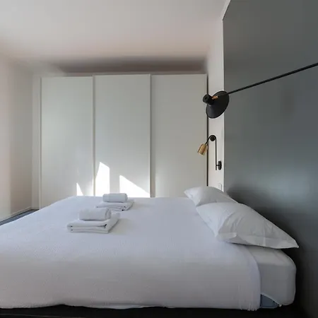 Sant'ambrogio Bright And Stylish Flat