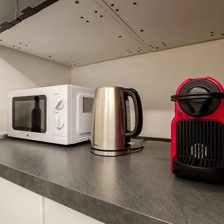 Grazioso Metro Vicinissima Facile Per Arrivare A Duomo Milán