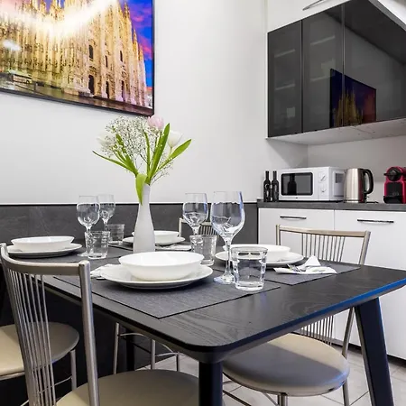 Grazioso Metro Vicinissima Facile Per Arrivare A Duomo Apartamento