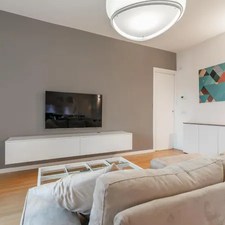 The Rent - Modern Three-bedroom With Terrace In Cenisio District 아파트